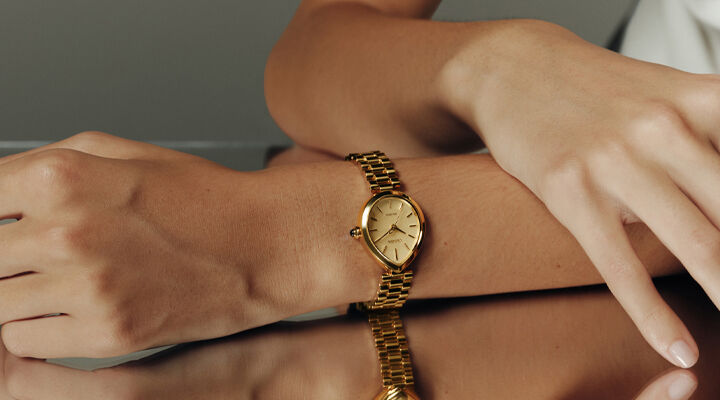 women wearing the Rainell watch model EM1202-50P