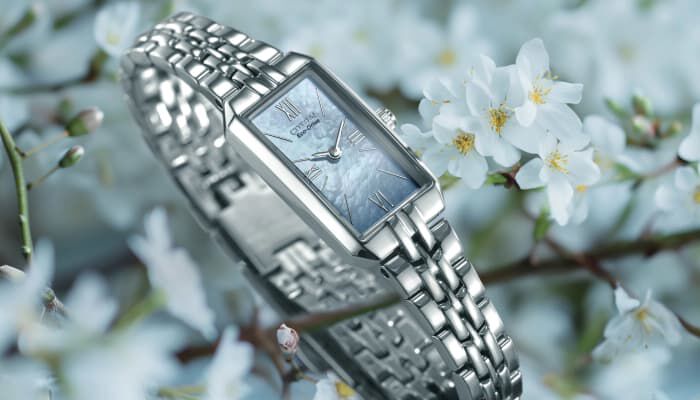 Mettant en vedet la montre Citizen Classic , mod&egrave;le EG2691-57D