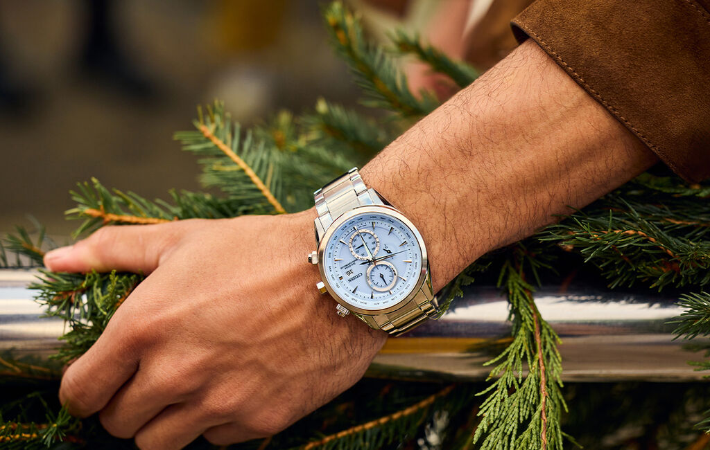 Meilleures ventes incluant la montre de sport de luxe AT8260-51M