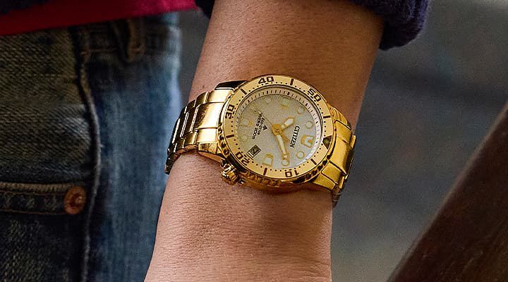 Mettant en vedet la montre Citizen Promaster Dive , mod&egrave;le EO2029-54A