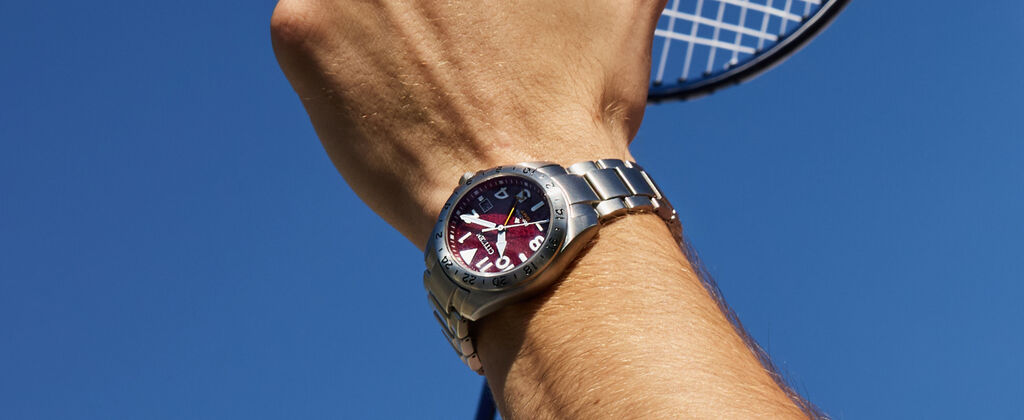 Mettant en vedet la montre Promaster Land GMT , mod&egrave;le BJ7150-50W